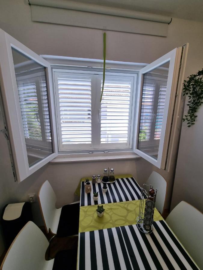 Apartment Mastrinka By The Sea -10M Trogir Kültér fotó