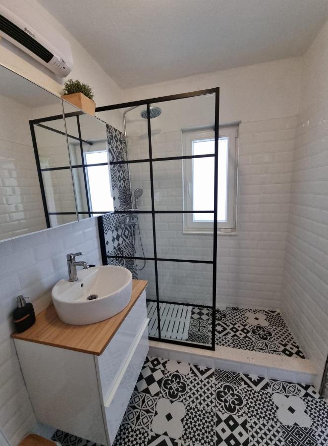 Apartment Mastrinka By The Sea -10M Trogir Kültér fotó